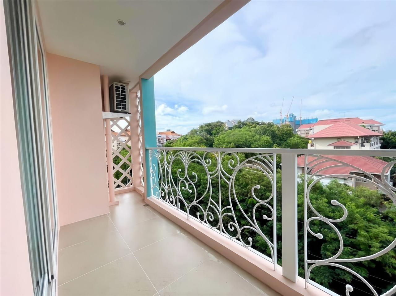 Grande Caribbean 2BR City view, 7th Floor