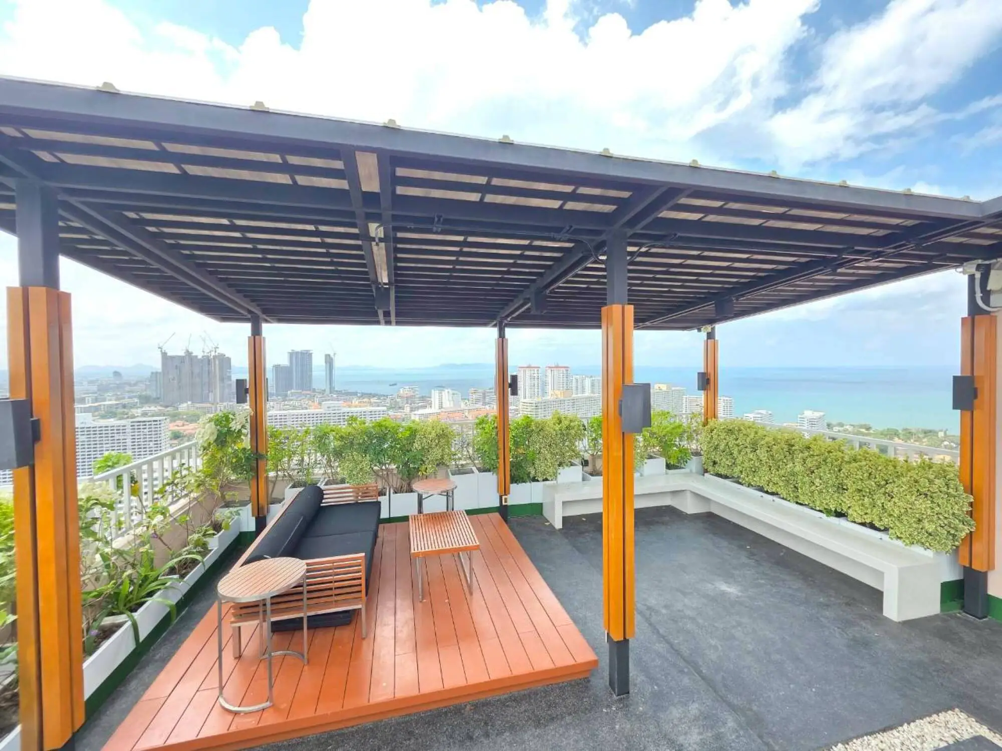 Grande Caribbean 4BR Sea view, 31st Floor