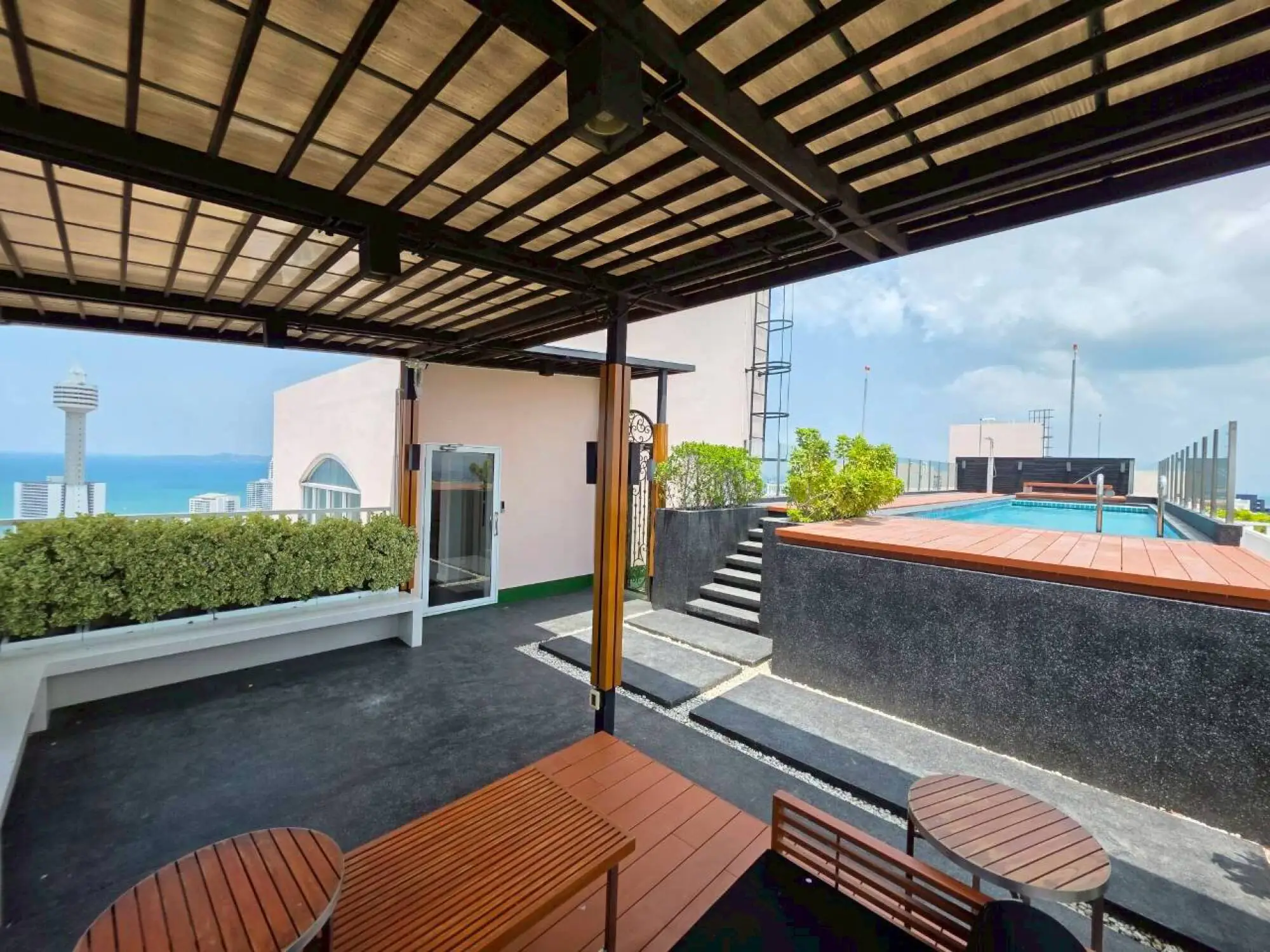 Grande Caribbean 4BR Sea view, 31st Floor