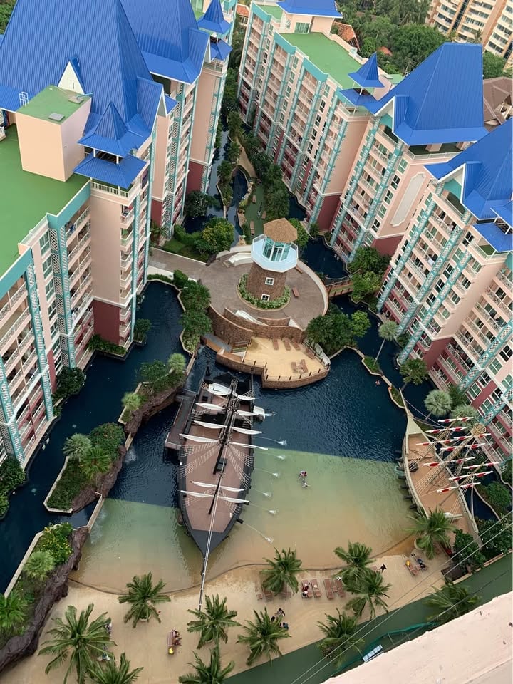 1-bed pool view condo for sale at Grande Caribbean, Pratumnak