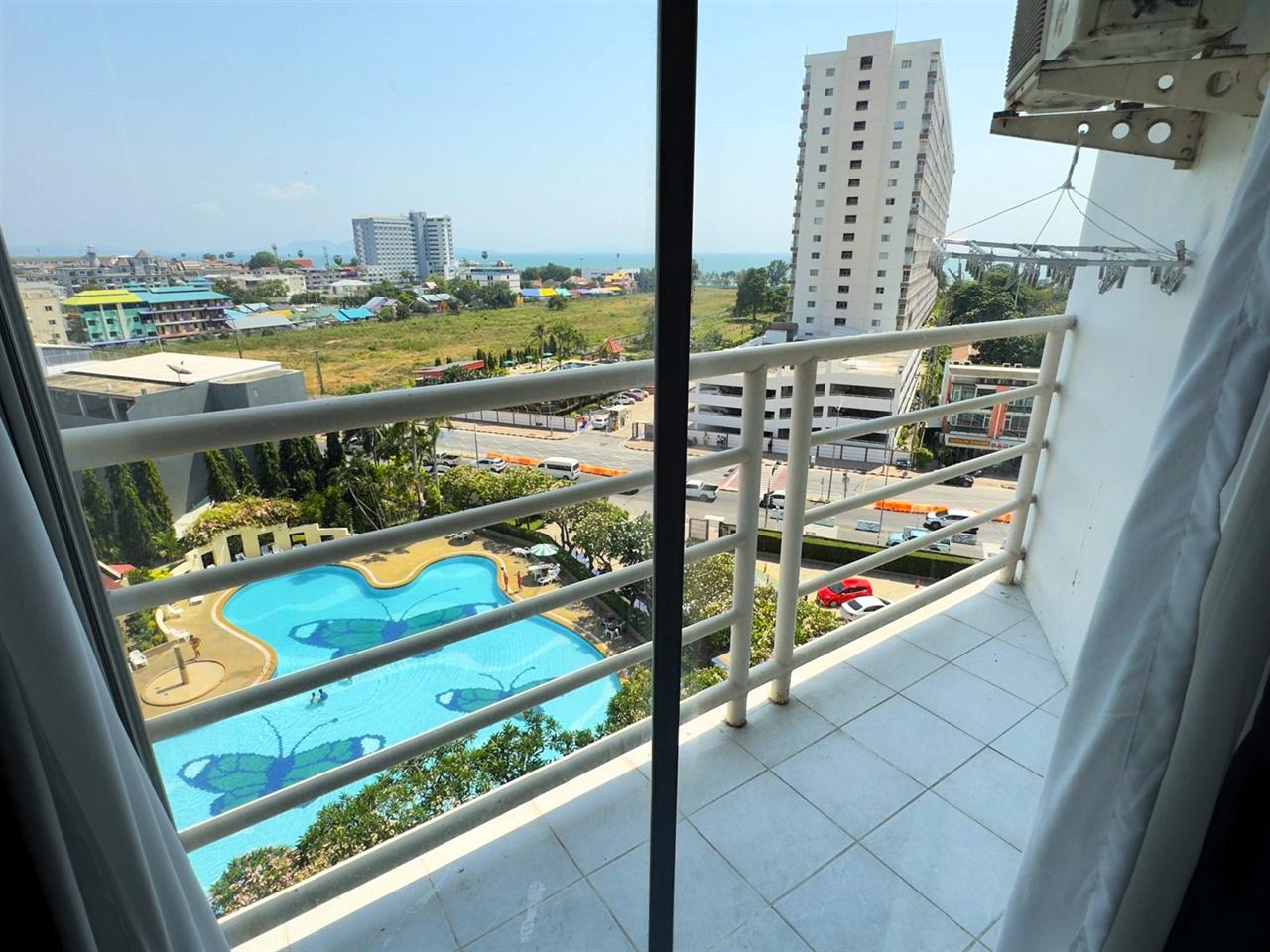Jomtien Beach Condo Studio Pool view, 8th Floor