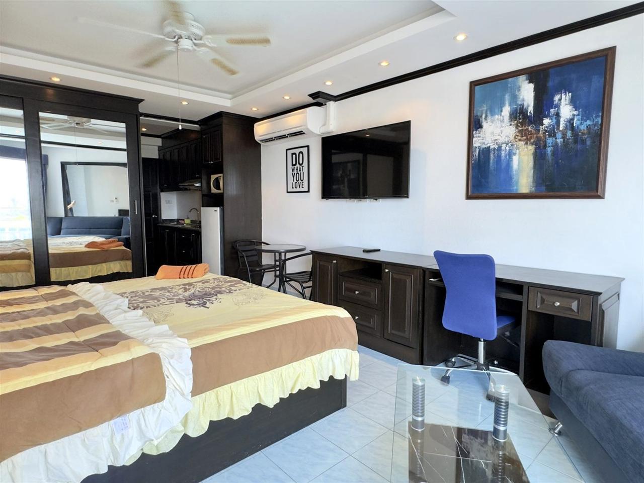 Jomtien Beach Condo Studio Pool view, 8th Floor