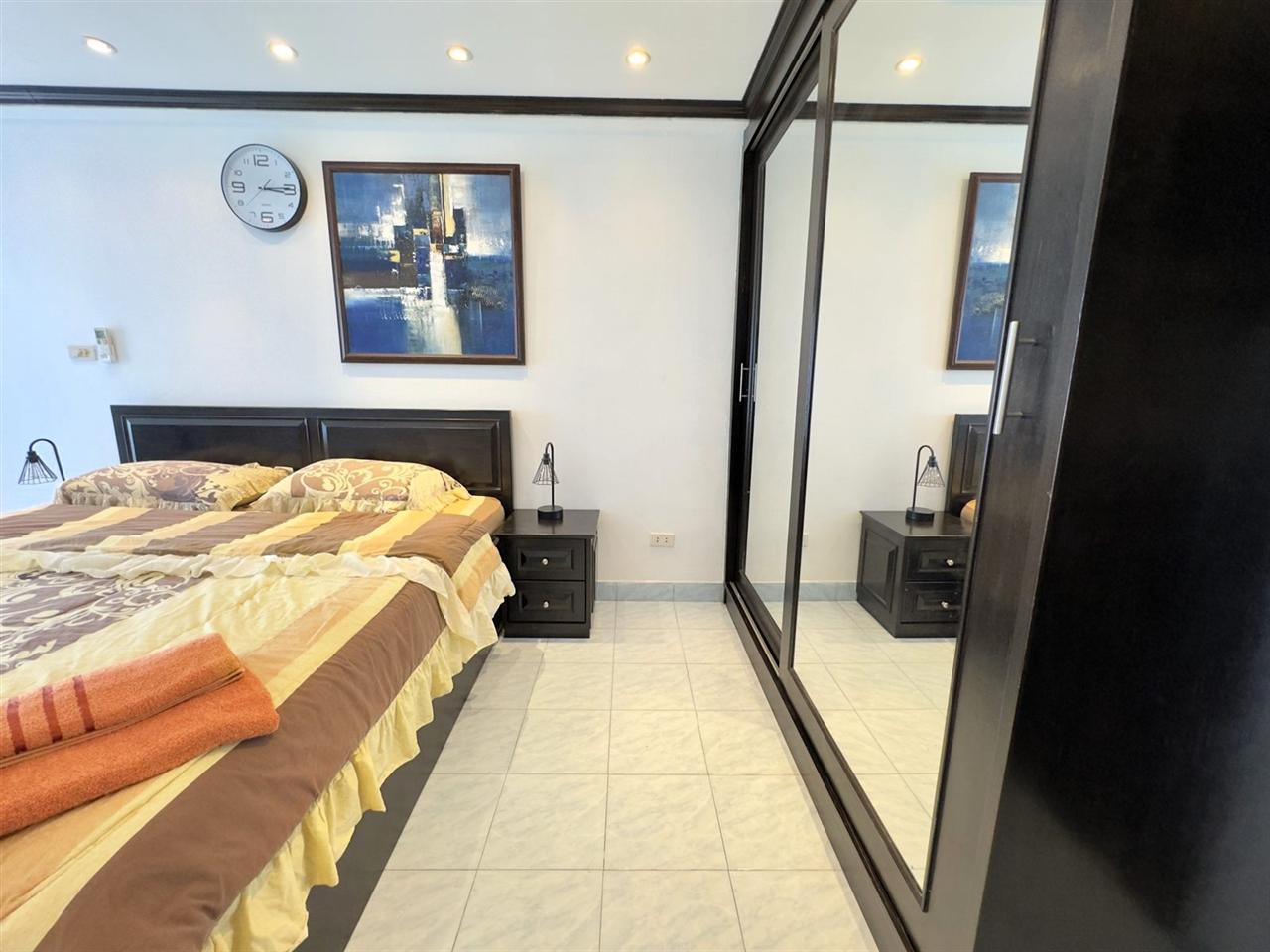 Jomtien Beach Condo Studio Pool view, 8th Floor