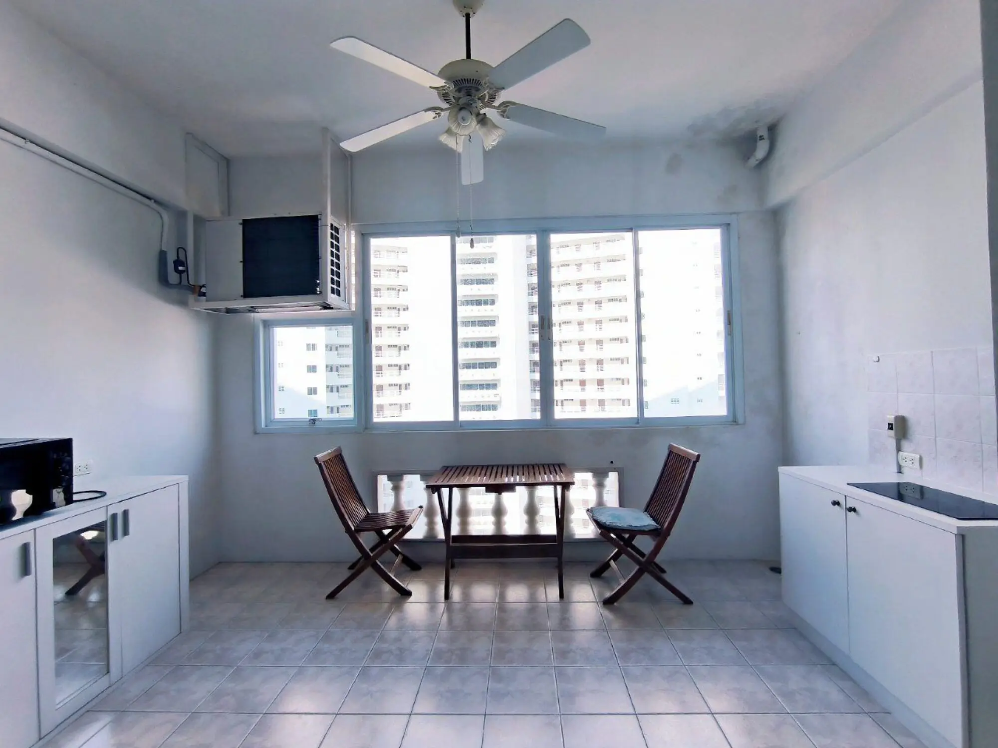 Jomtien Complex Condotel 1BR Sea view