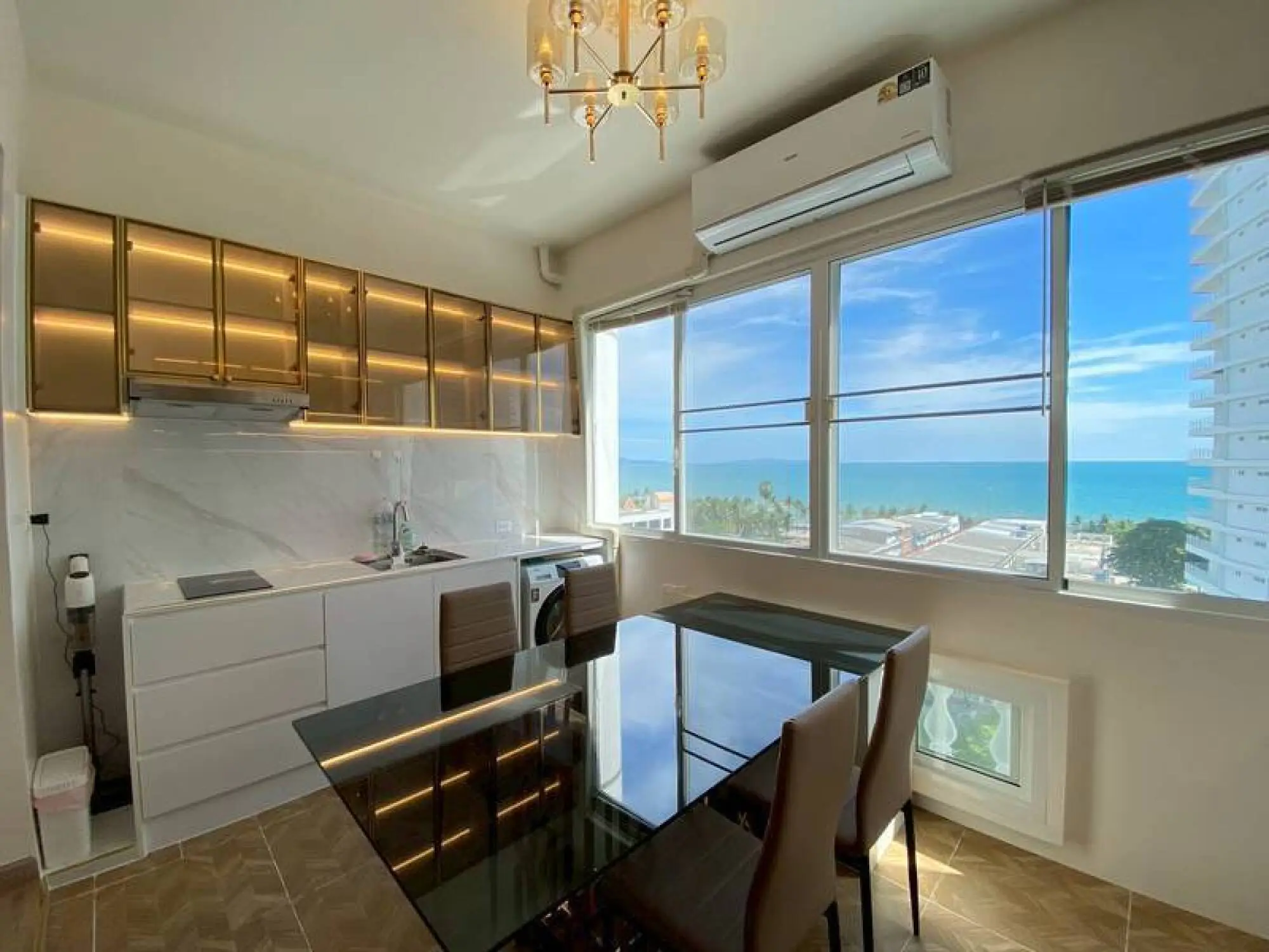 Jomtien Complex Condotel Studio Sea view, 8th Floor