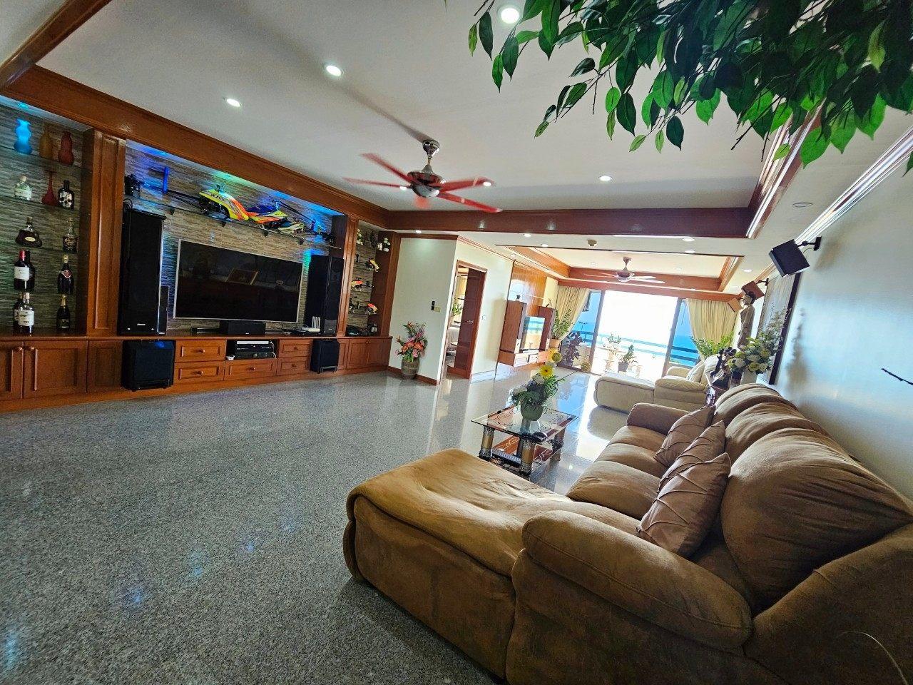 Jomtien Plaza Condotel