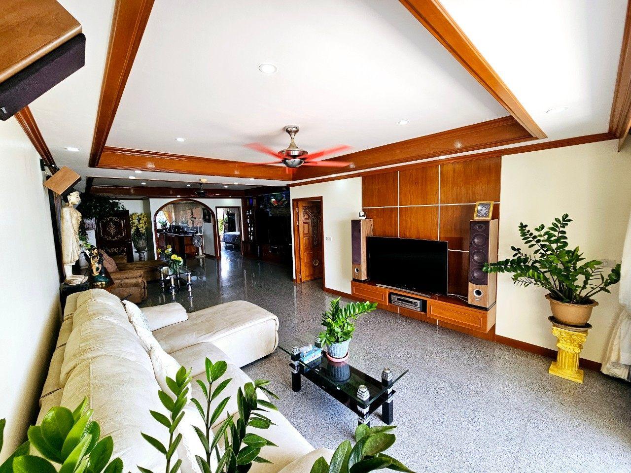 Jomtien Plaza Condotel