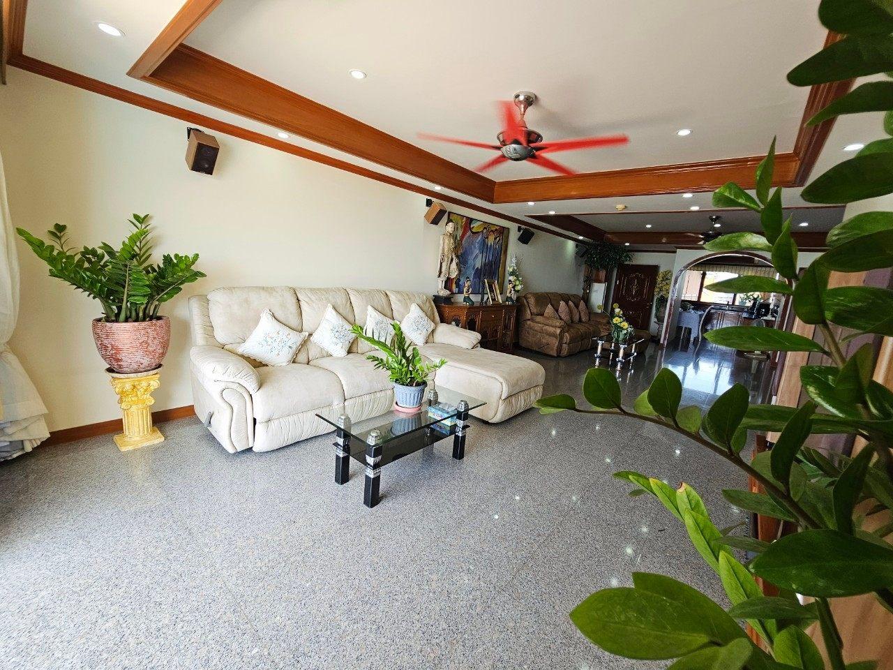 Jomtien Plaza Condotel