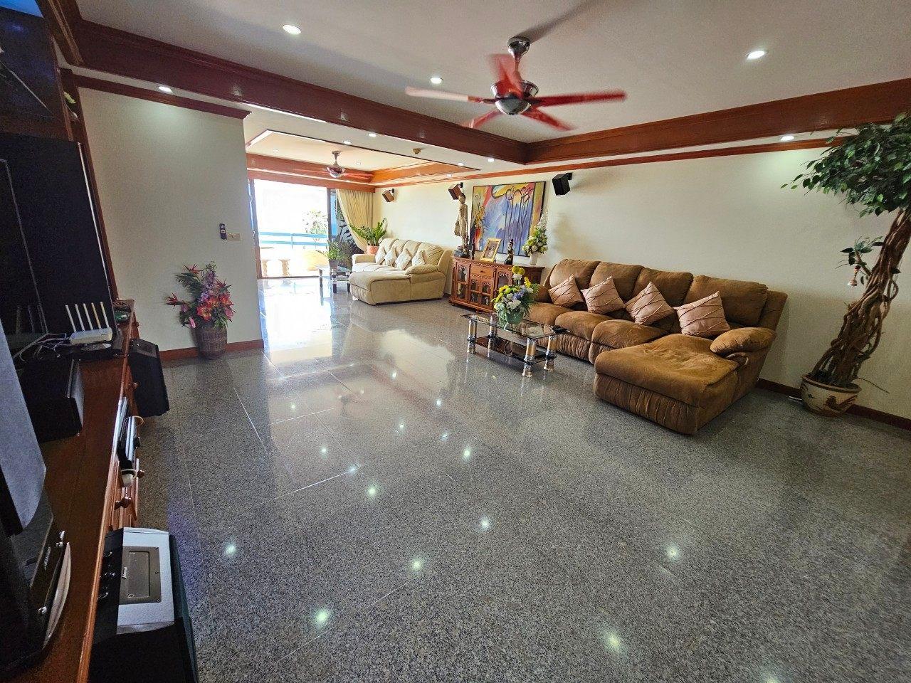 Jomtien Plaza Condotel 2BR Sea View, 6th Floor