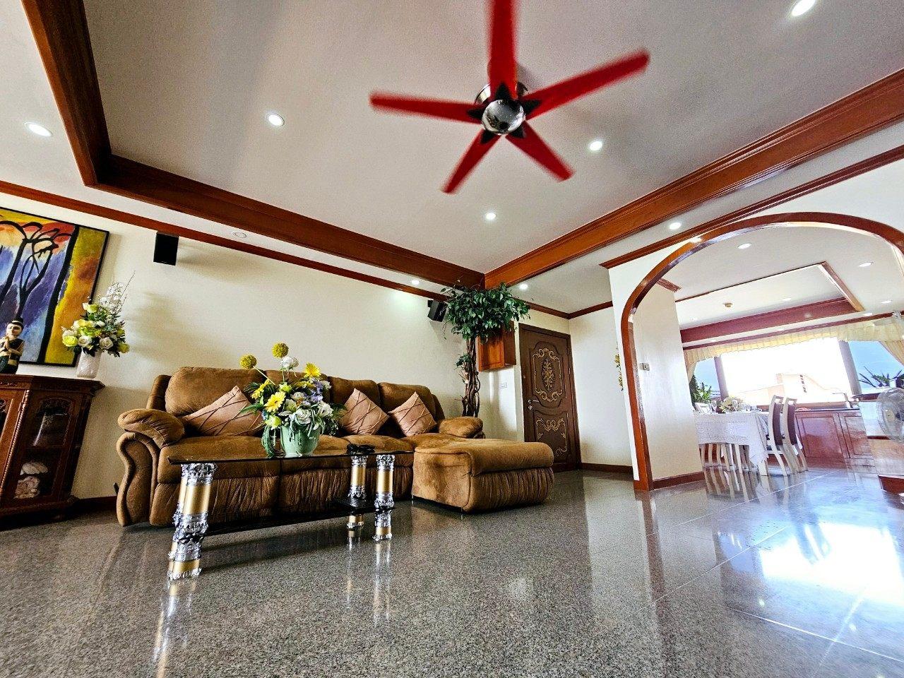 Jomtien Plaza Condotel 2BR Sea View, 6th Floor