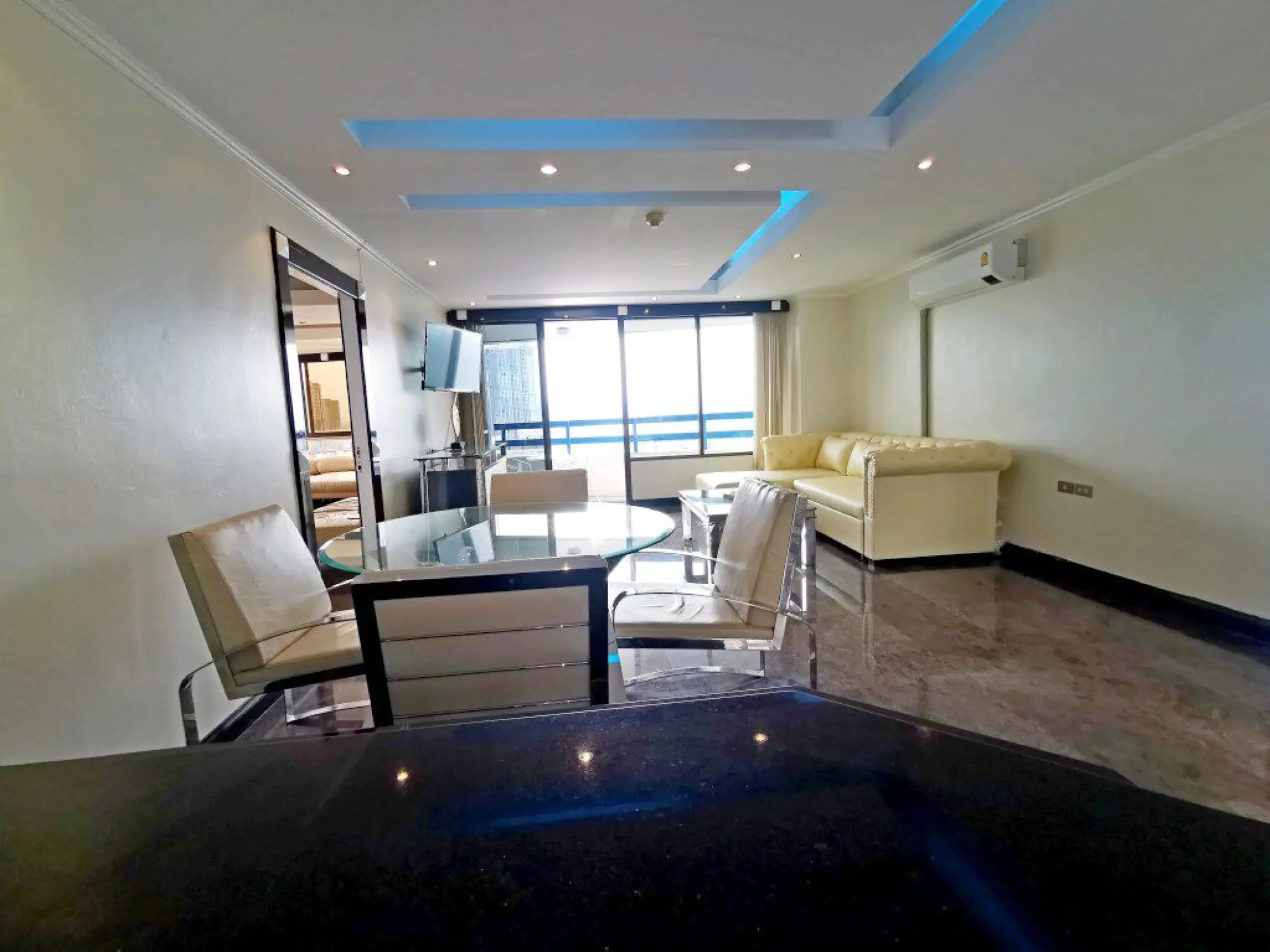 Jomtien Plaza Condotel 2BR Sea view, 19th Floor