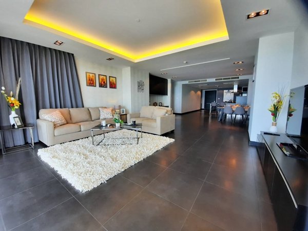 La Royale Beach 3BR, 6th Floor