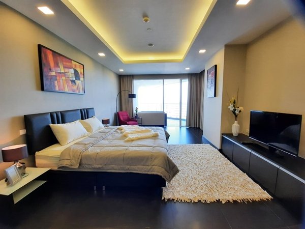 La Royale Beach 3BR, 6th Floor