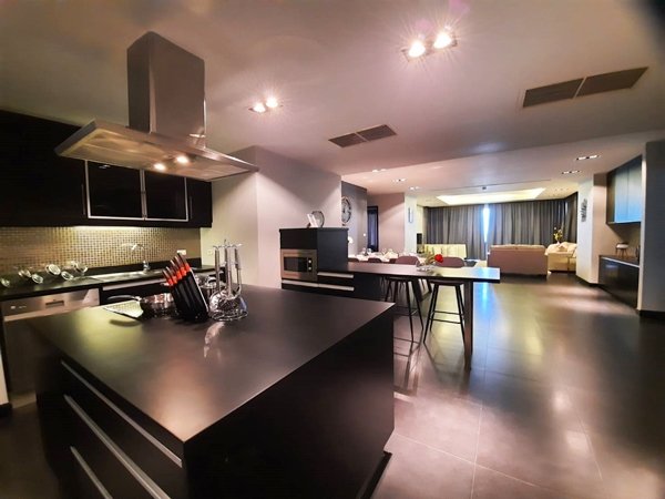 La Royale Beach 3BR, 6th Floor