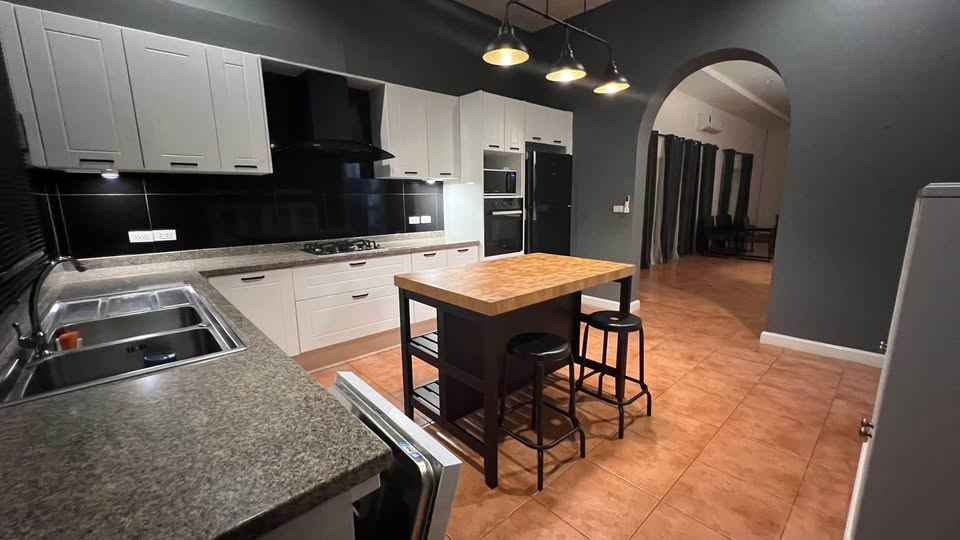 Laurel Park 4BR Pool Villa East Pattaya
