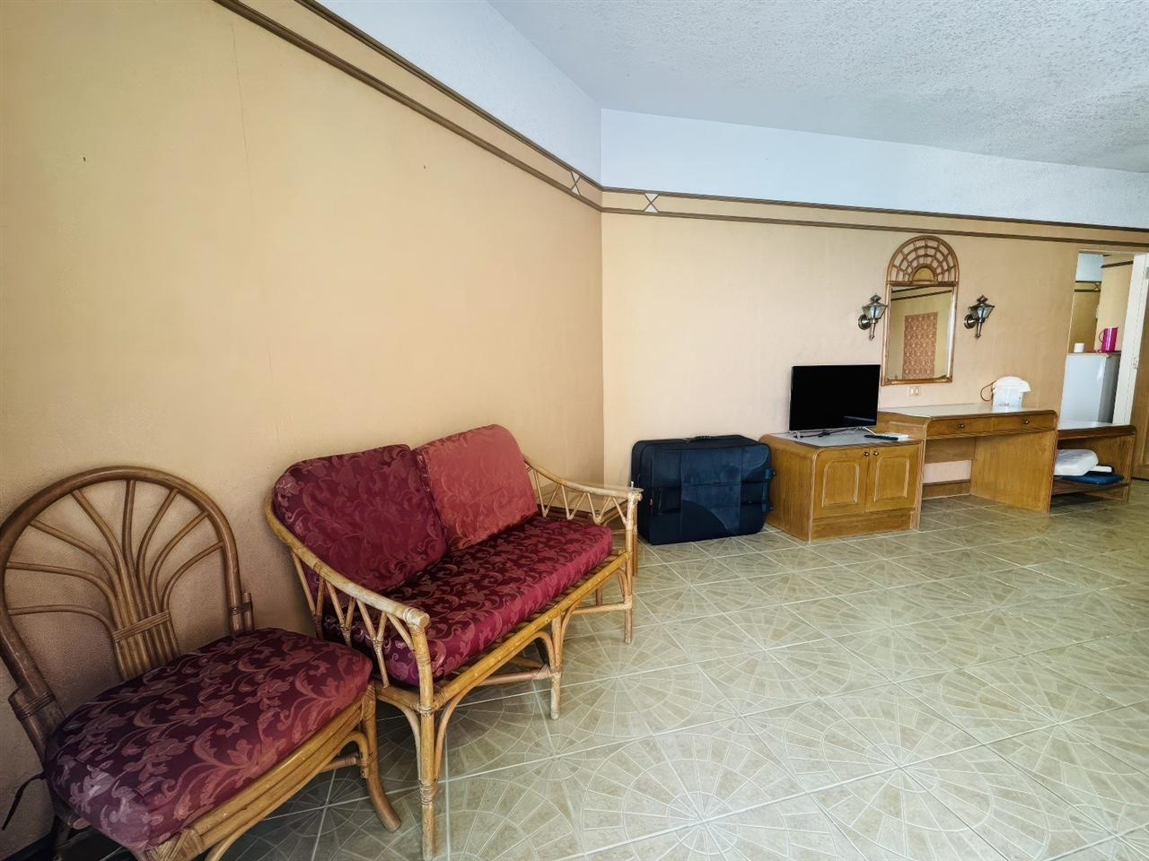 Markland 2BR Sea view, 17th Floor