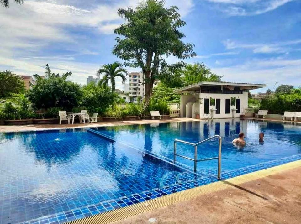 Nirun Condo 1BR, 6th Floor