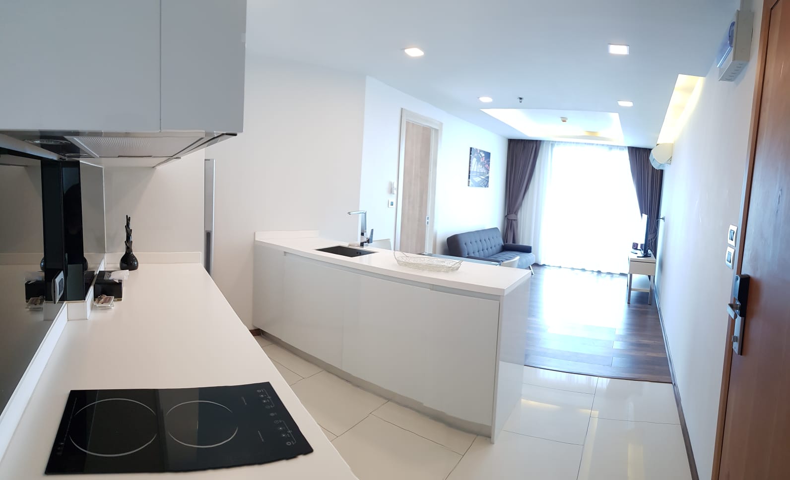 Peak Towers 1BR Sea view, 21st Floor