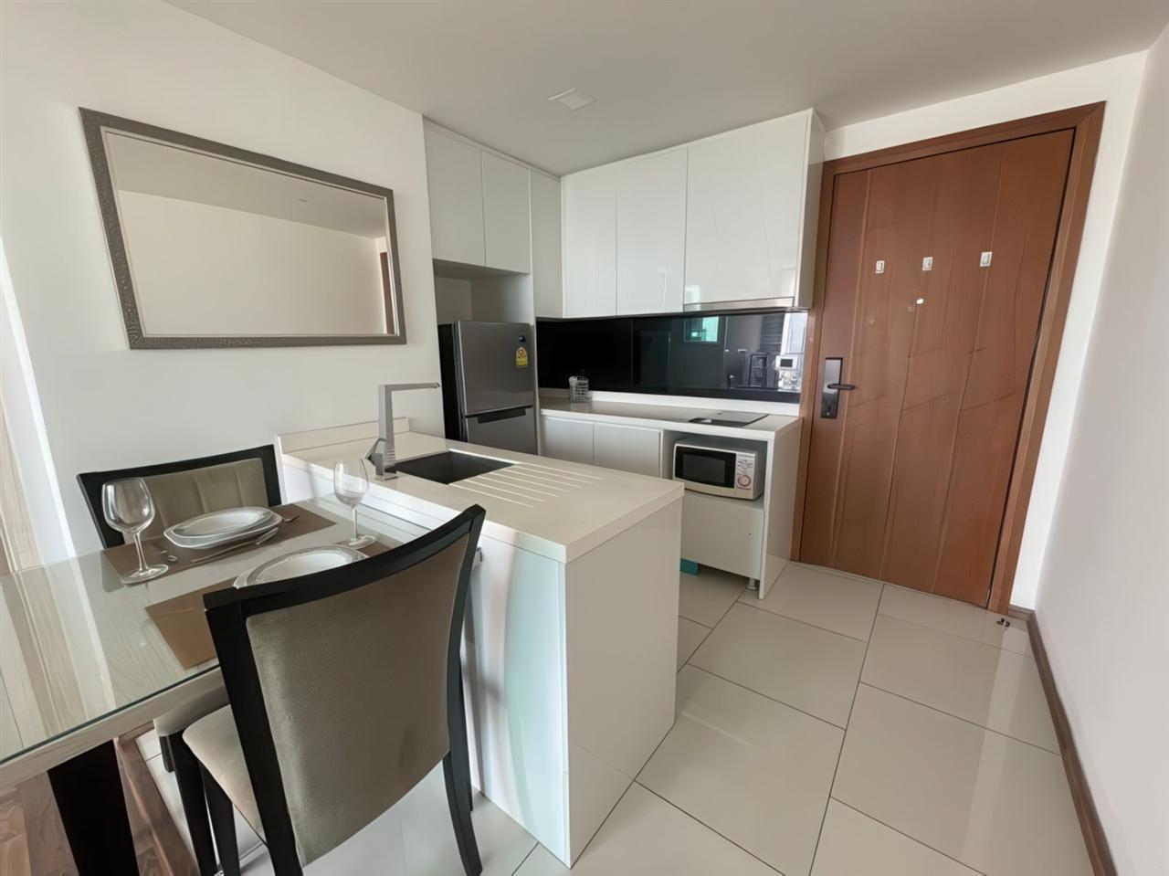 Peak Towers 1BR Sea view, 16th Floor