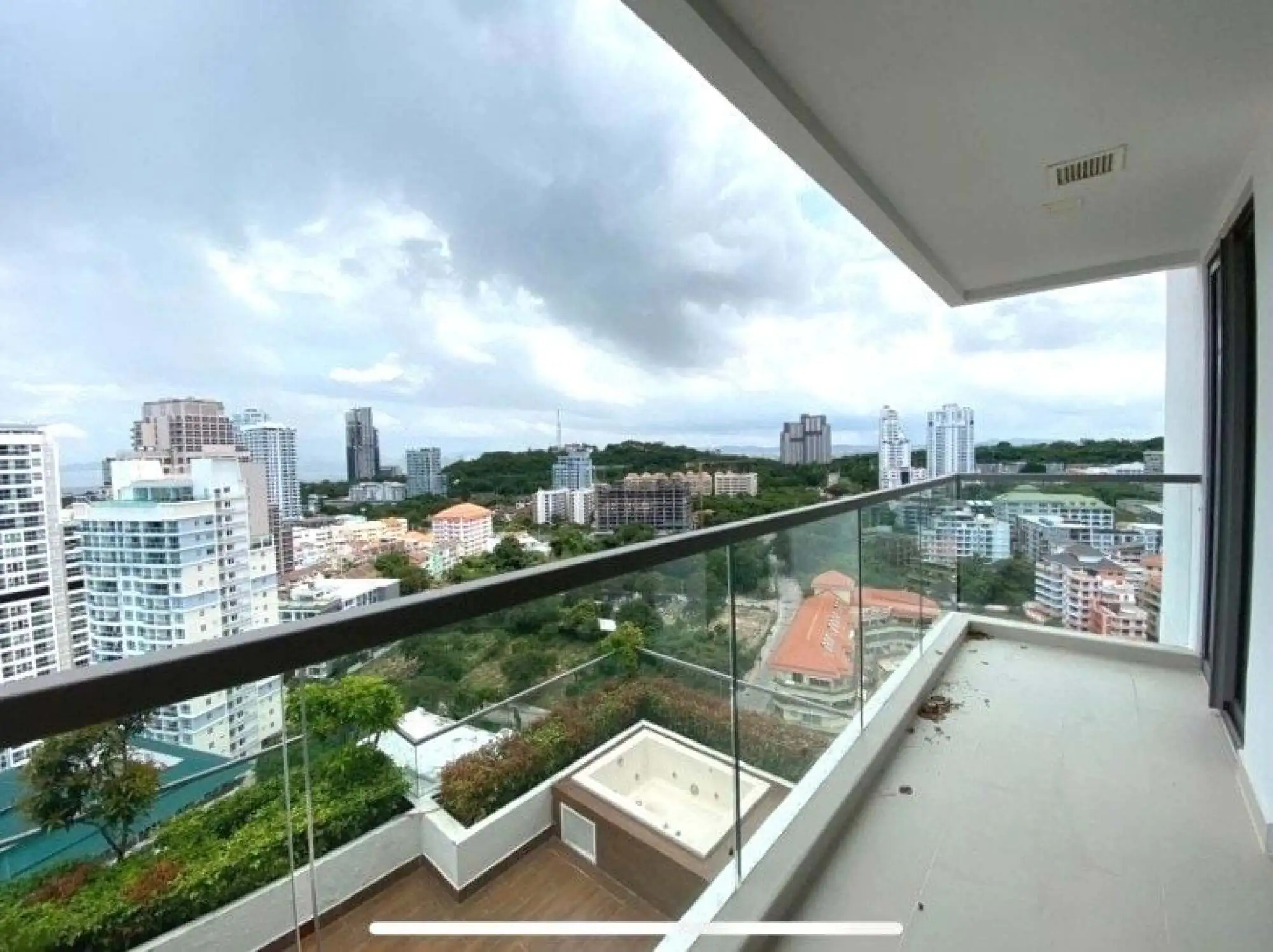 Peak Towers 1BR Sea view, 23rd Floor