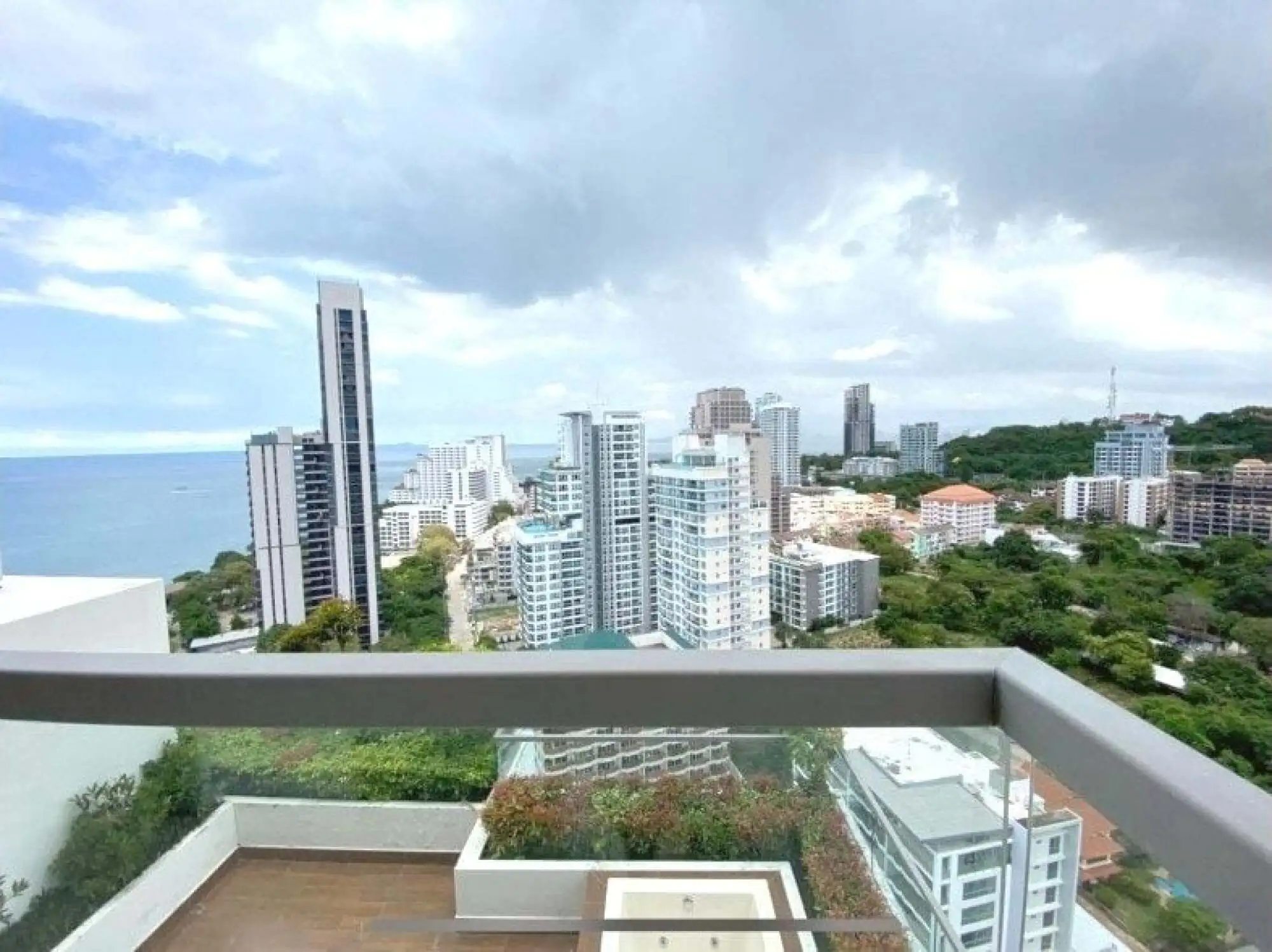 Peak Towers 1BR Sea view, 23rd Floor
