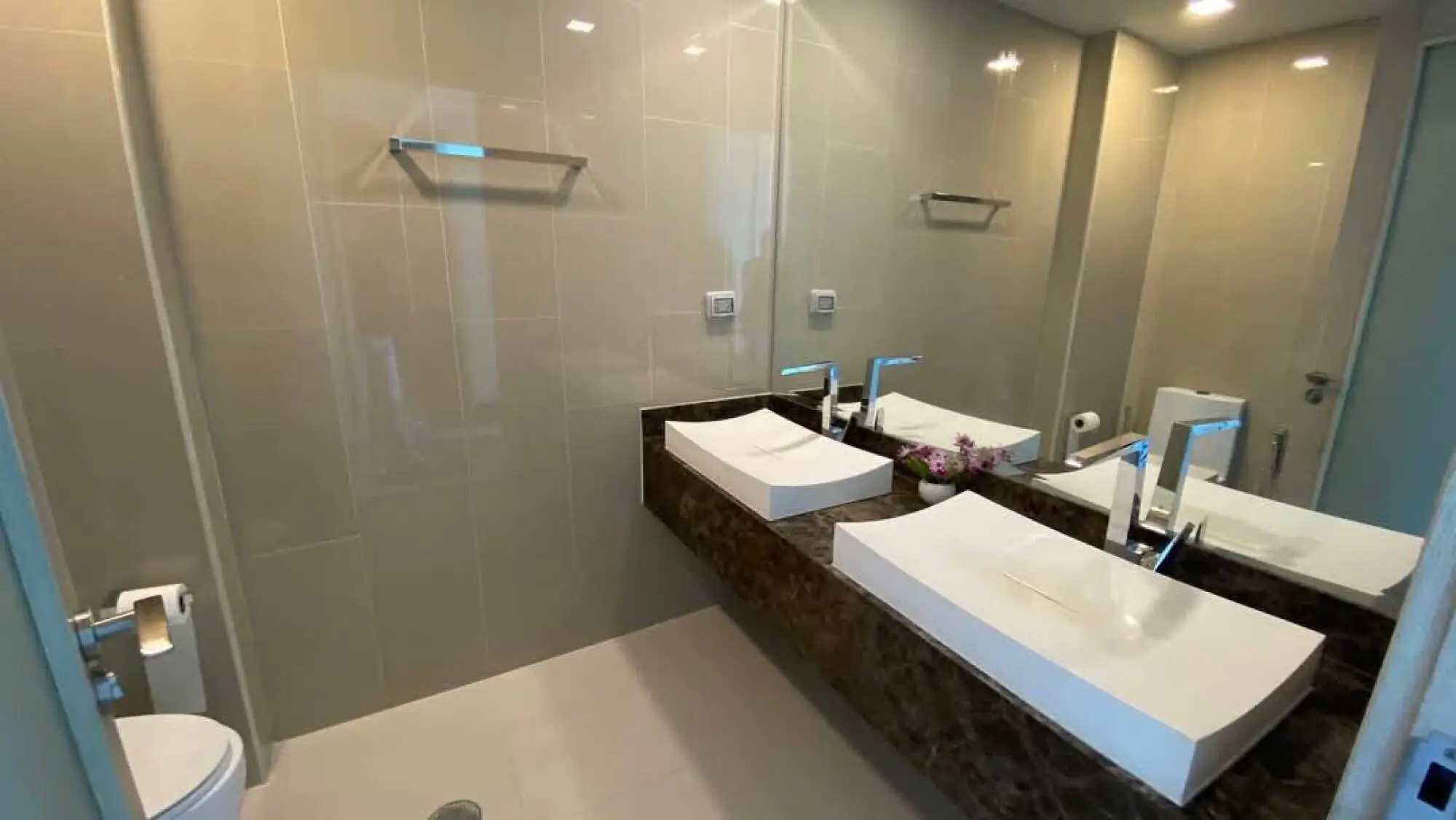 Peak Towers 1BR Sea view, 10th Floor