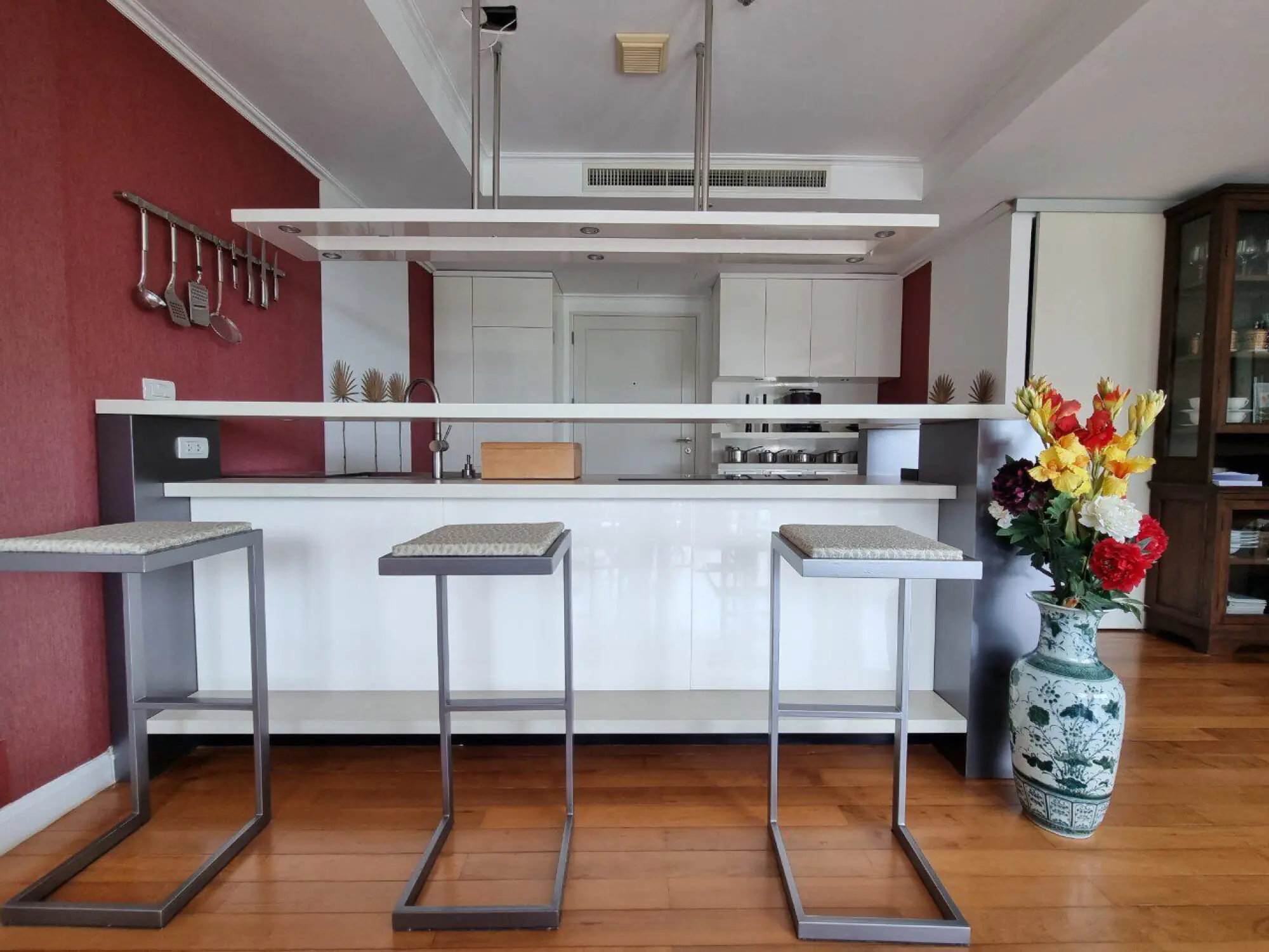 Pine Shores Condo 1BR, 7th Floor