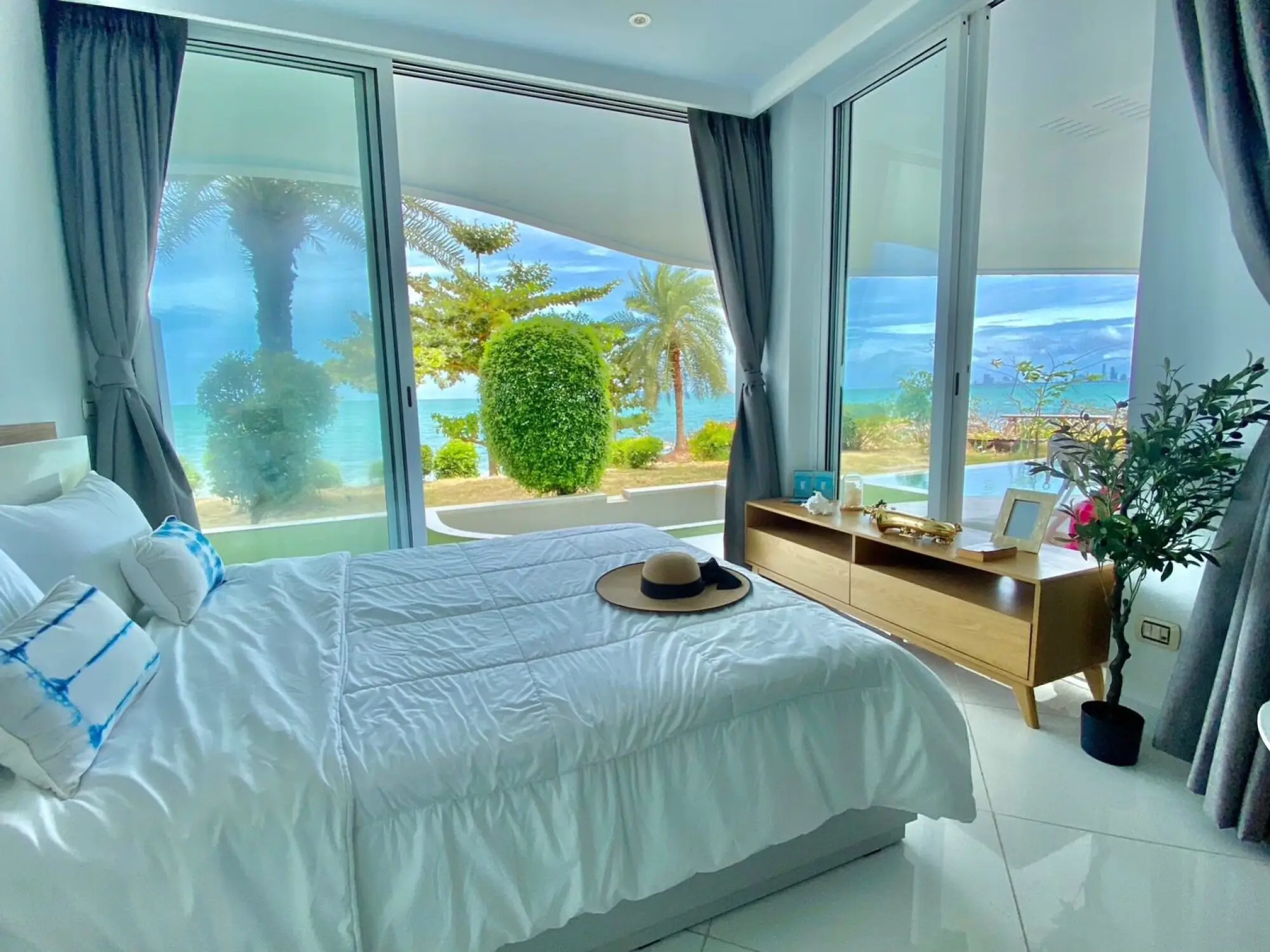 Pure Sunset Beach 3BR Sea view