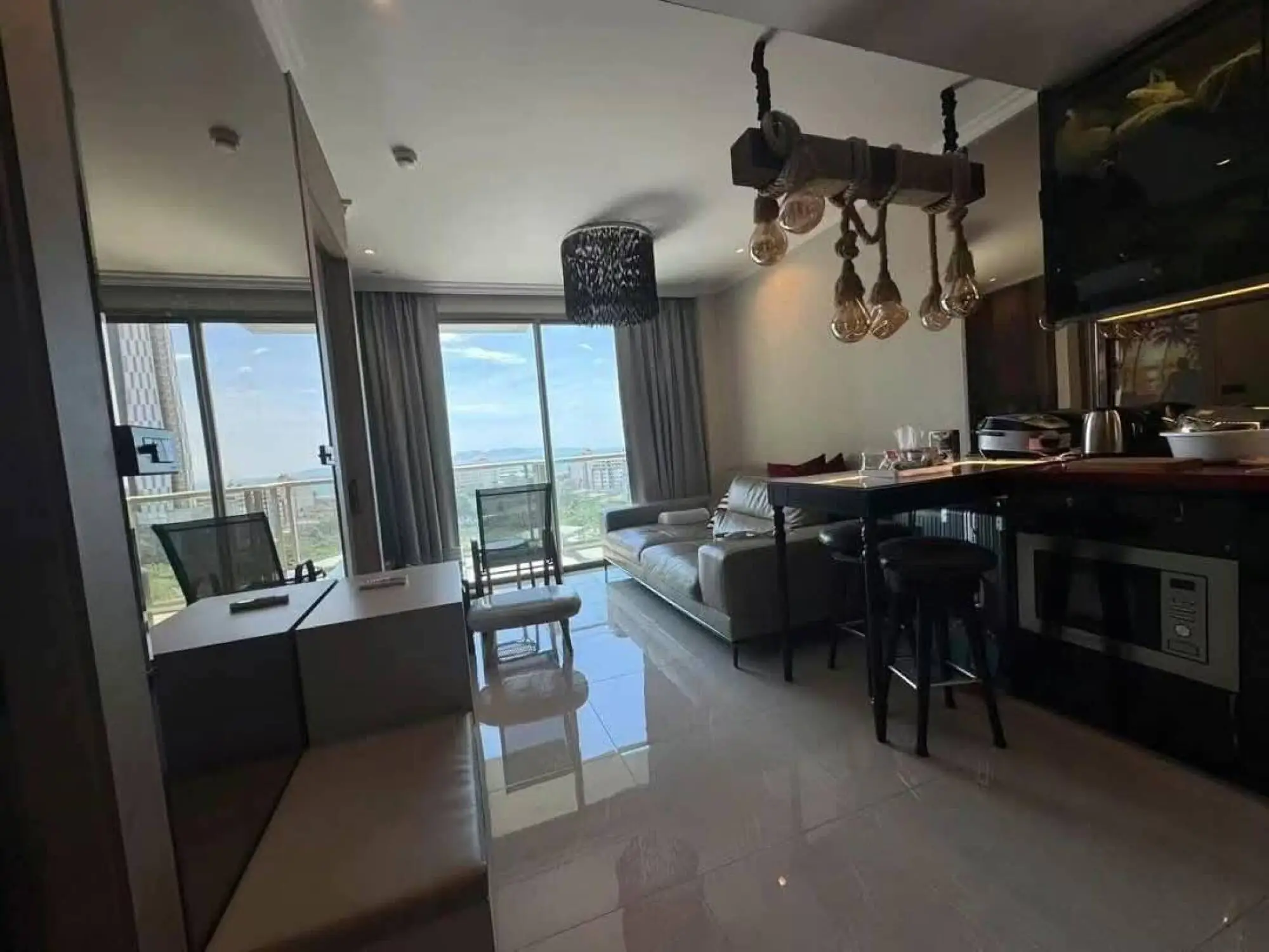 The Riviera Ocean Drive 1BR, 9th Floor