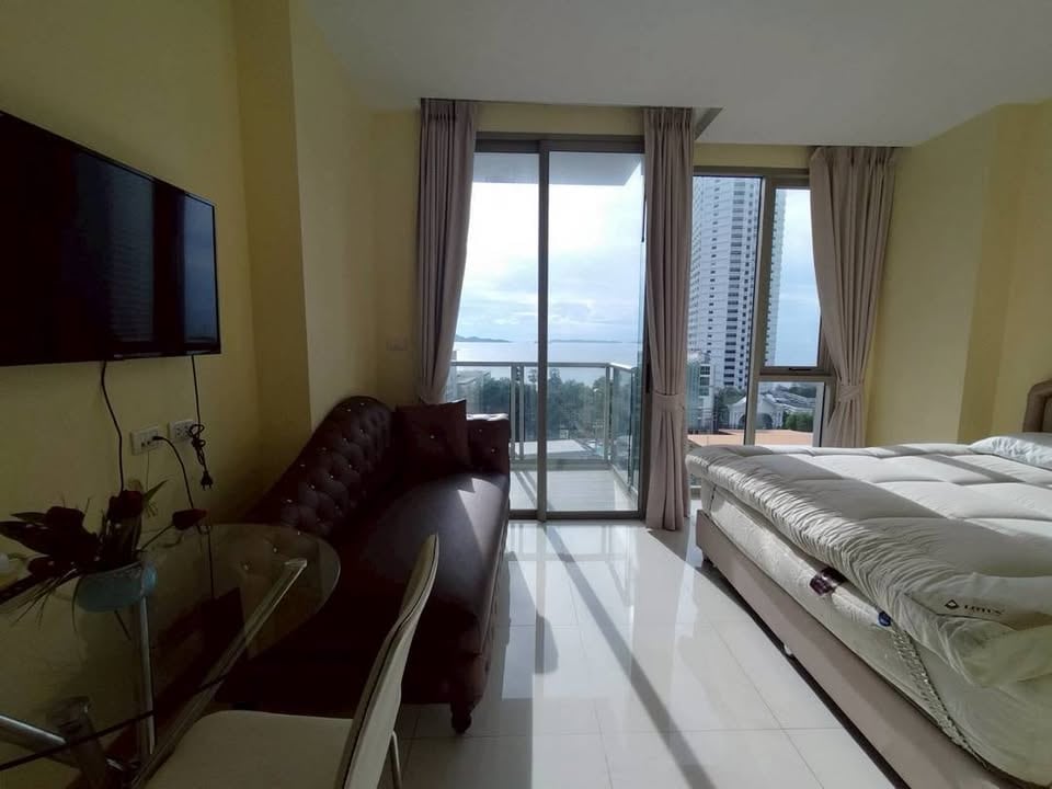 Riviera Wongamat Studio Condo, 8th Floor
