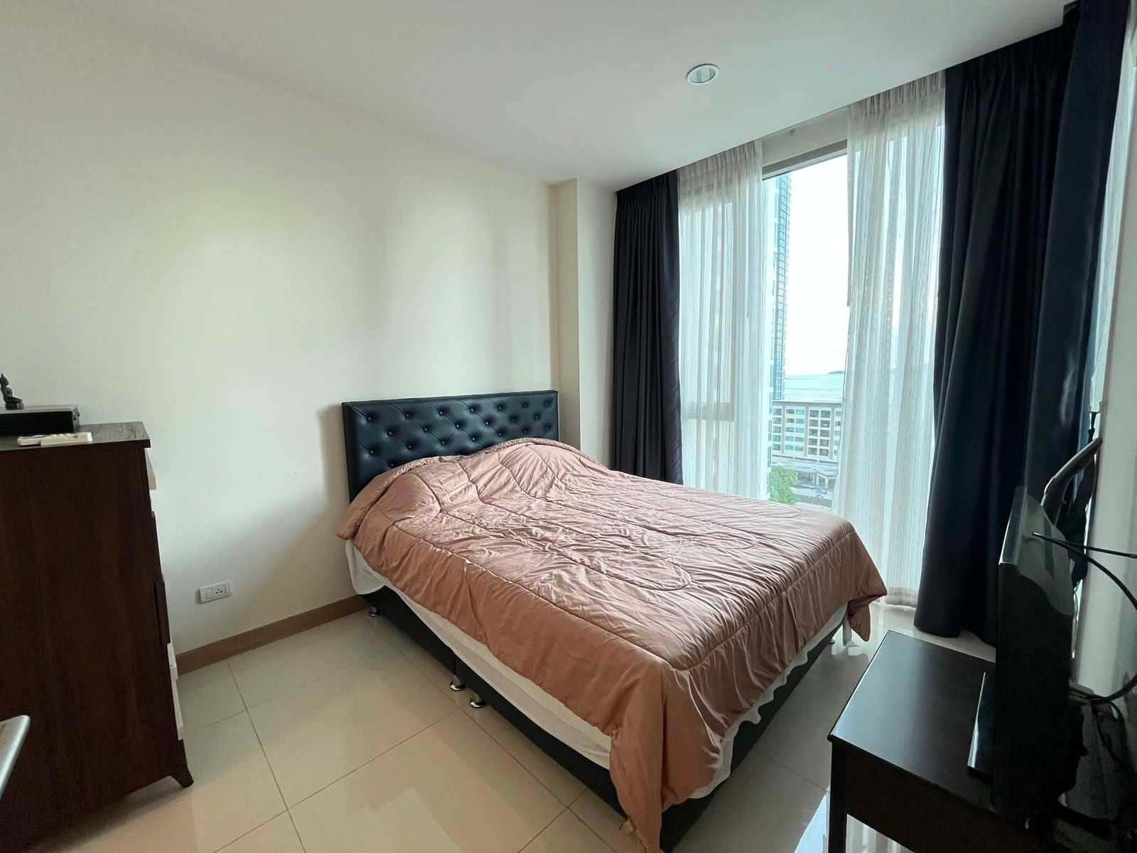 1-bed sea view condo for rent at Riviera Wongamat