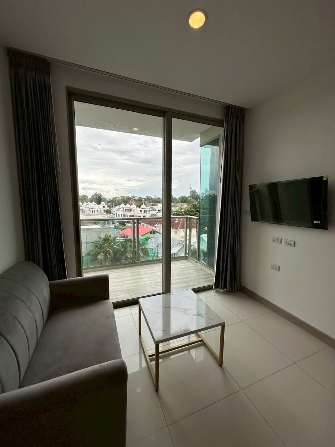 Riviera Wongamat 1BR Condo