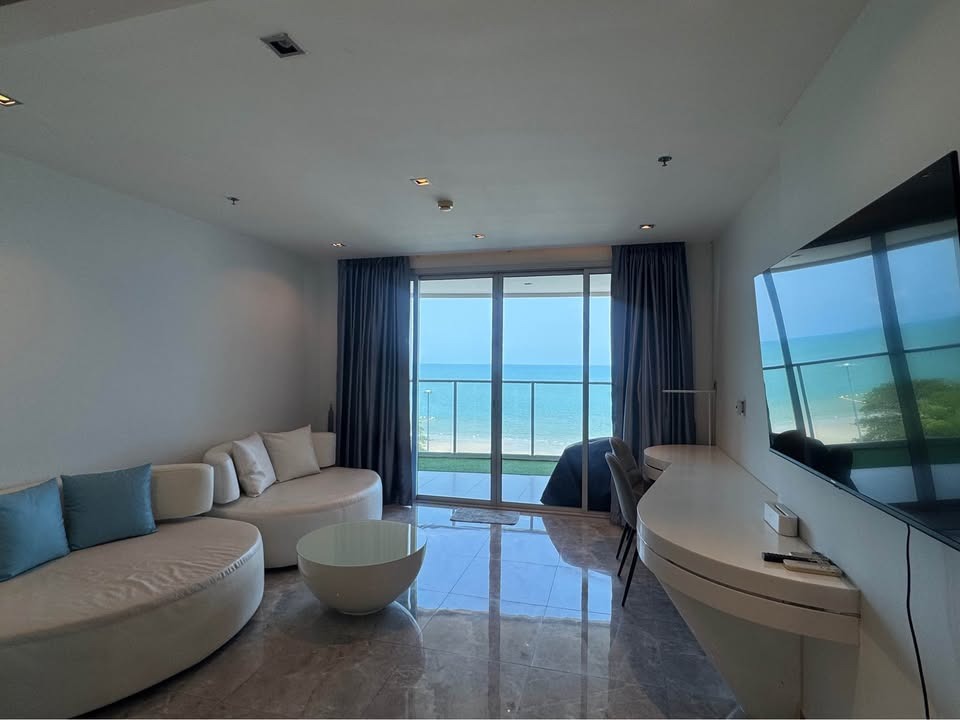 1BR Sands Condo Pratamnak with Jacuzzi