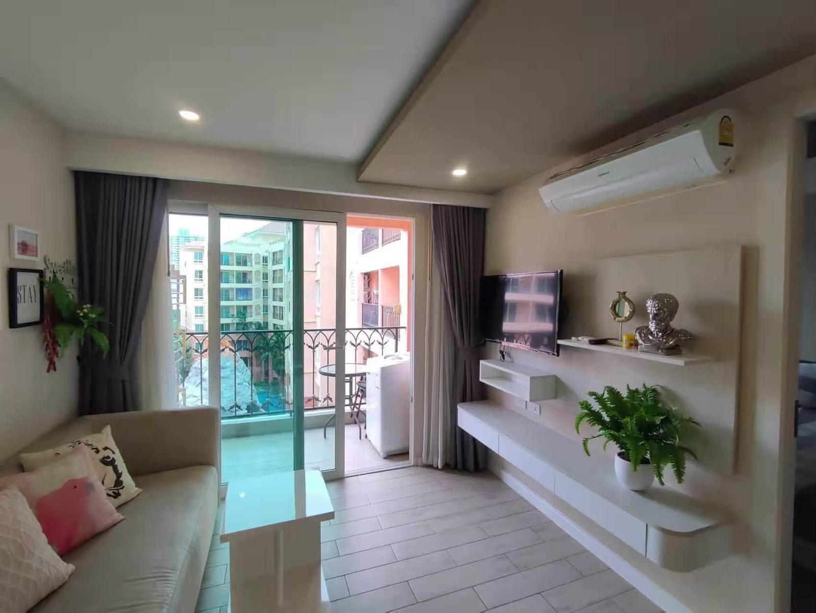 Seven Seas 1BR Pool View Condo Jomtien