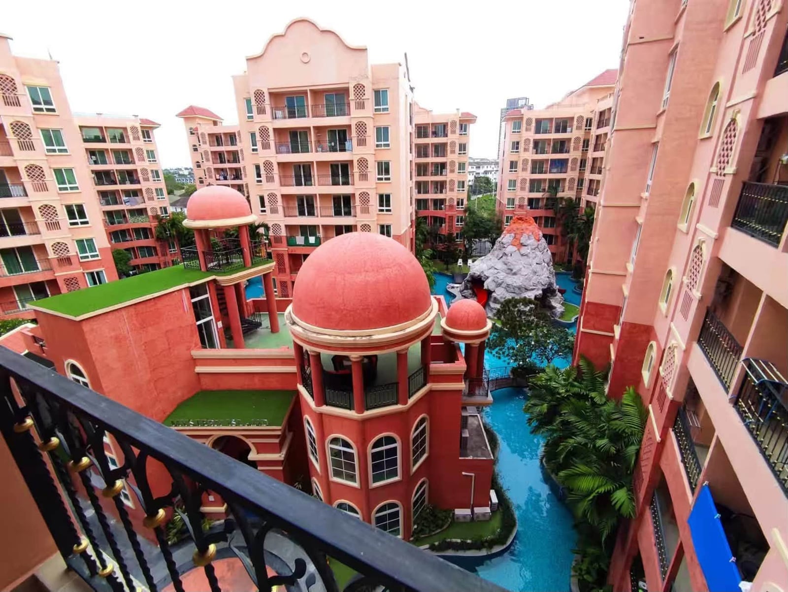 Seven Seas 1BR Pool View Condo Jomtien