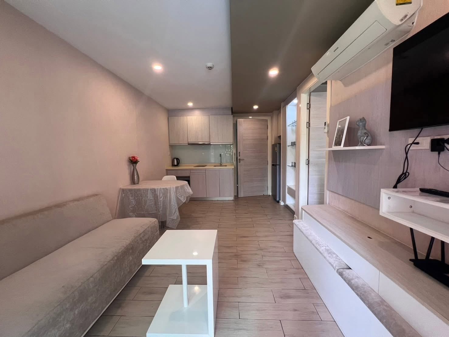 1-bed pool view condo for rent at Seven Seas Condo Resort Jomtien
