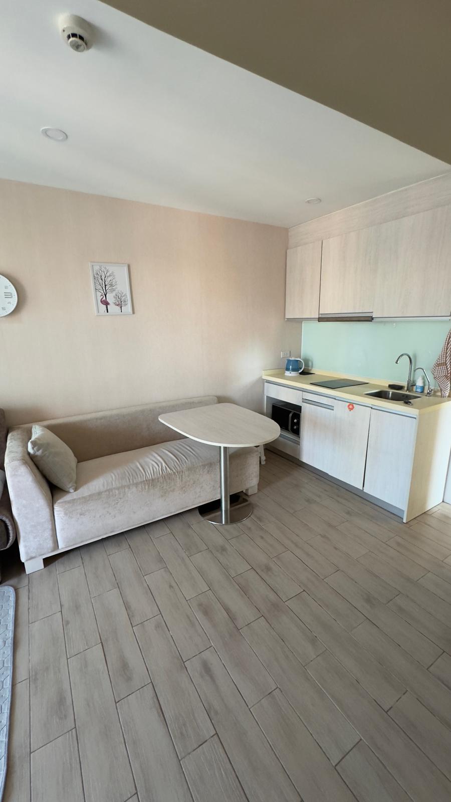 Seven Seas Condo Resort Jomtien 1BR Pool view, 8th Floor