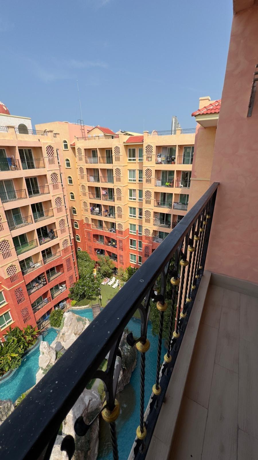 Seven Seas Condo Resort Jomtien 1BR Pool view, 8th Floor