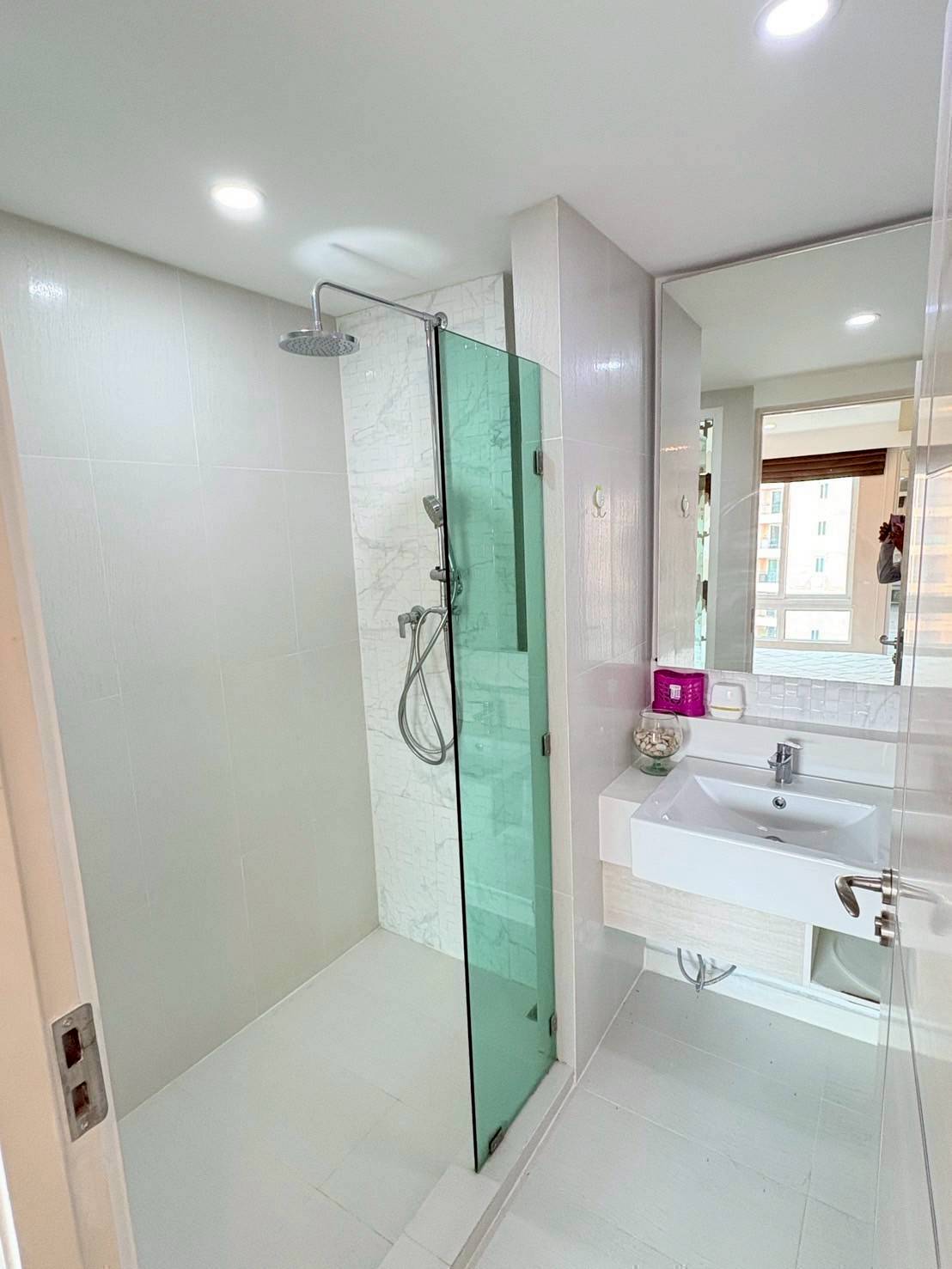 Seven Seas Condo Resort Jomtien 1BR Pool view, 7th Floor