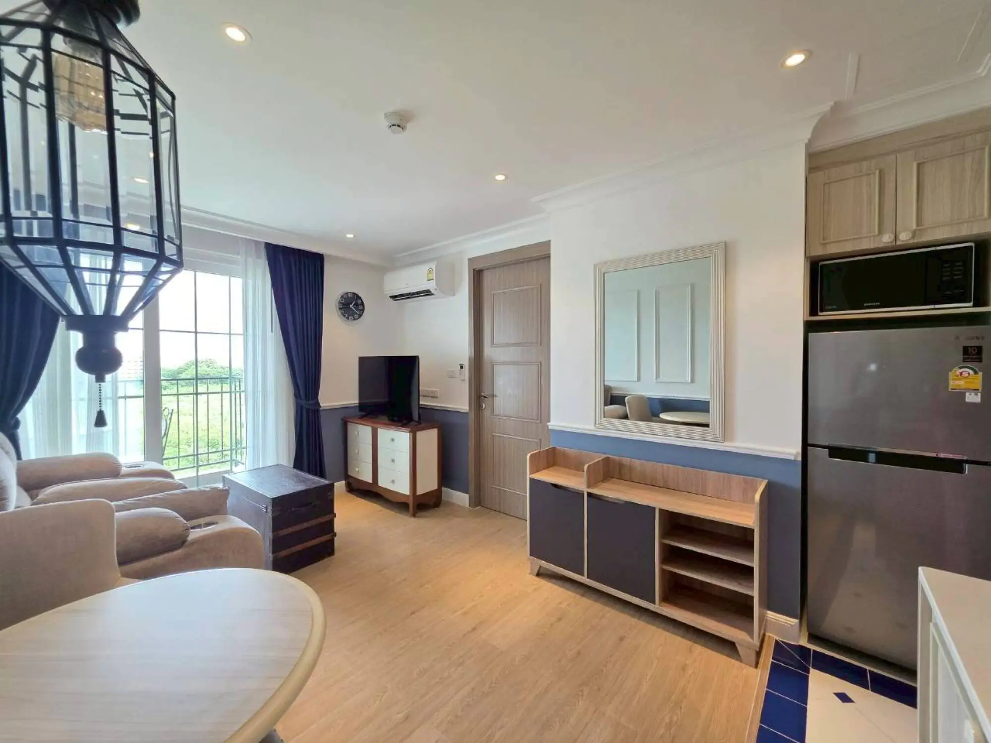 Seven Seas Cote d'Azur 1BR, 8th Floor
