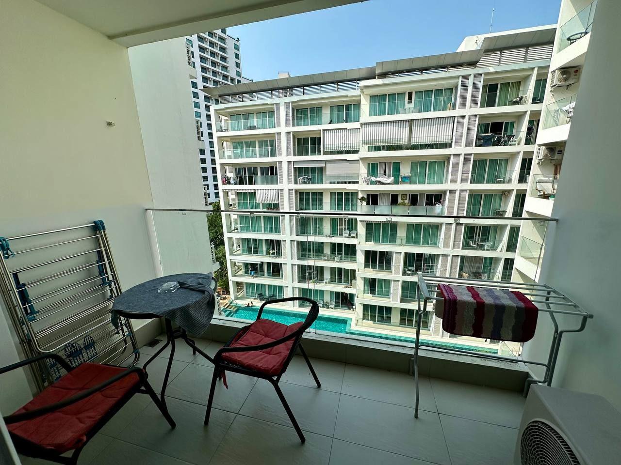 Sunset Boulevard Residence 2 1BR Pool view, 6th Floor