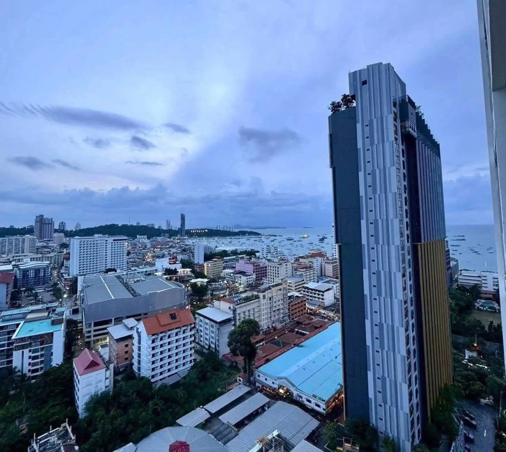 The Base 1BR, 22nd Floor