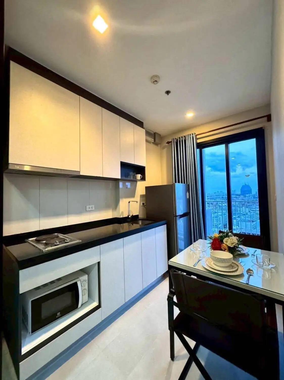 The Base 1BR, 22nd Floor