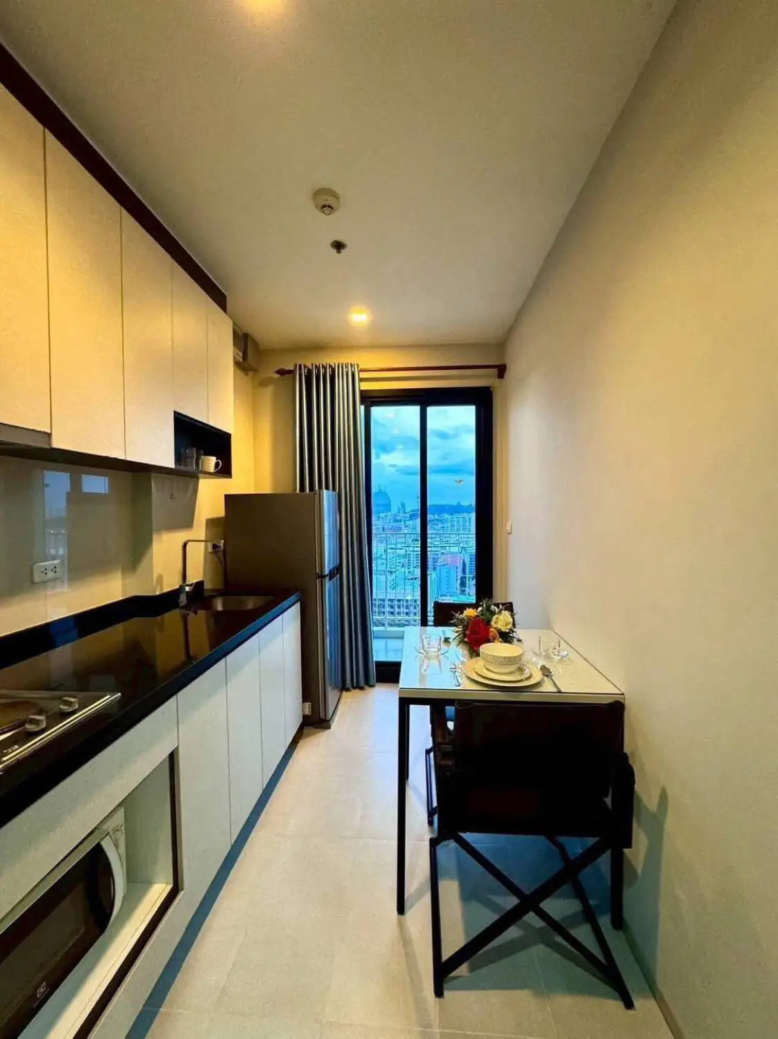 The Base 1BR, 22nd Floor