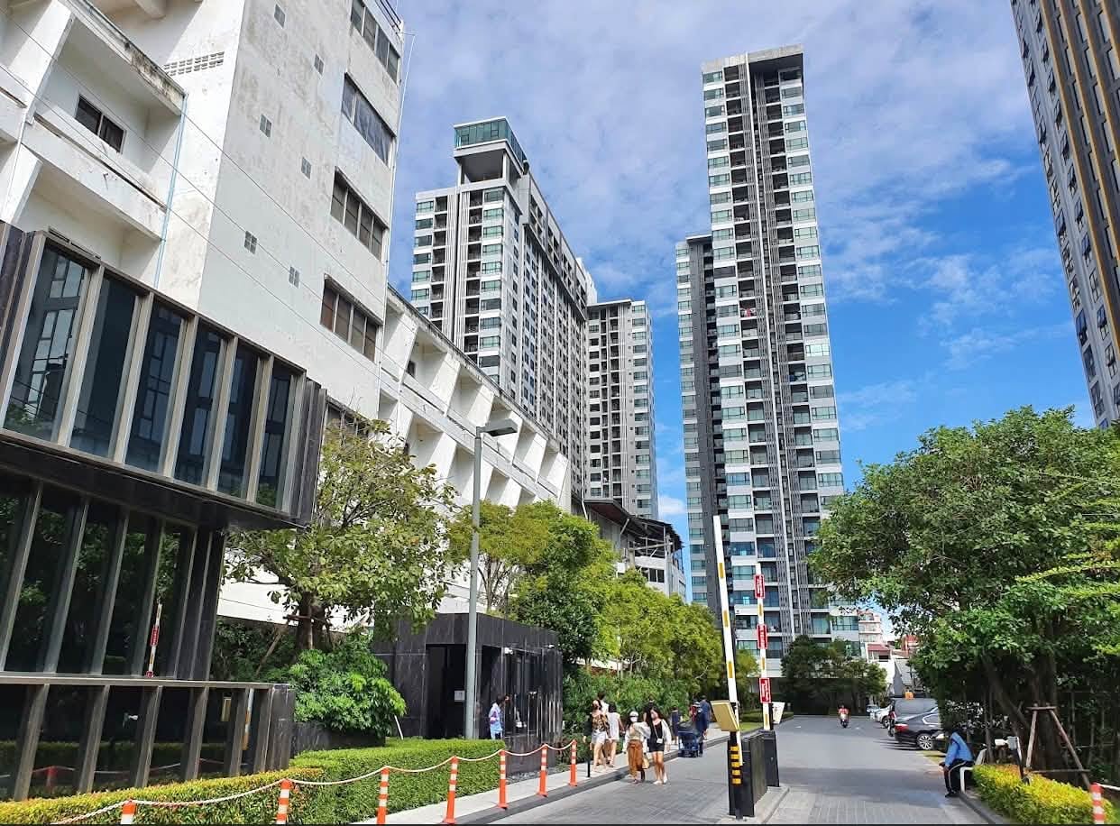 The Base 2BR Sea view, Top Floor