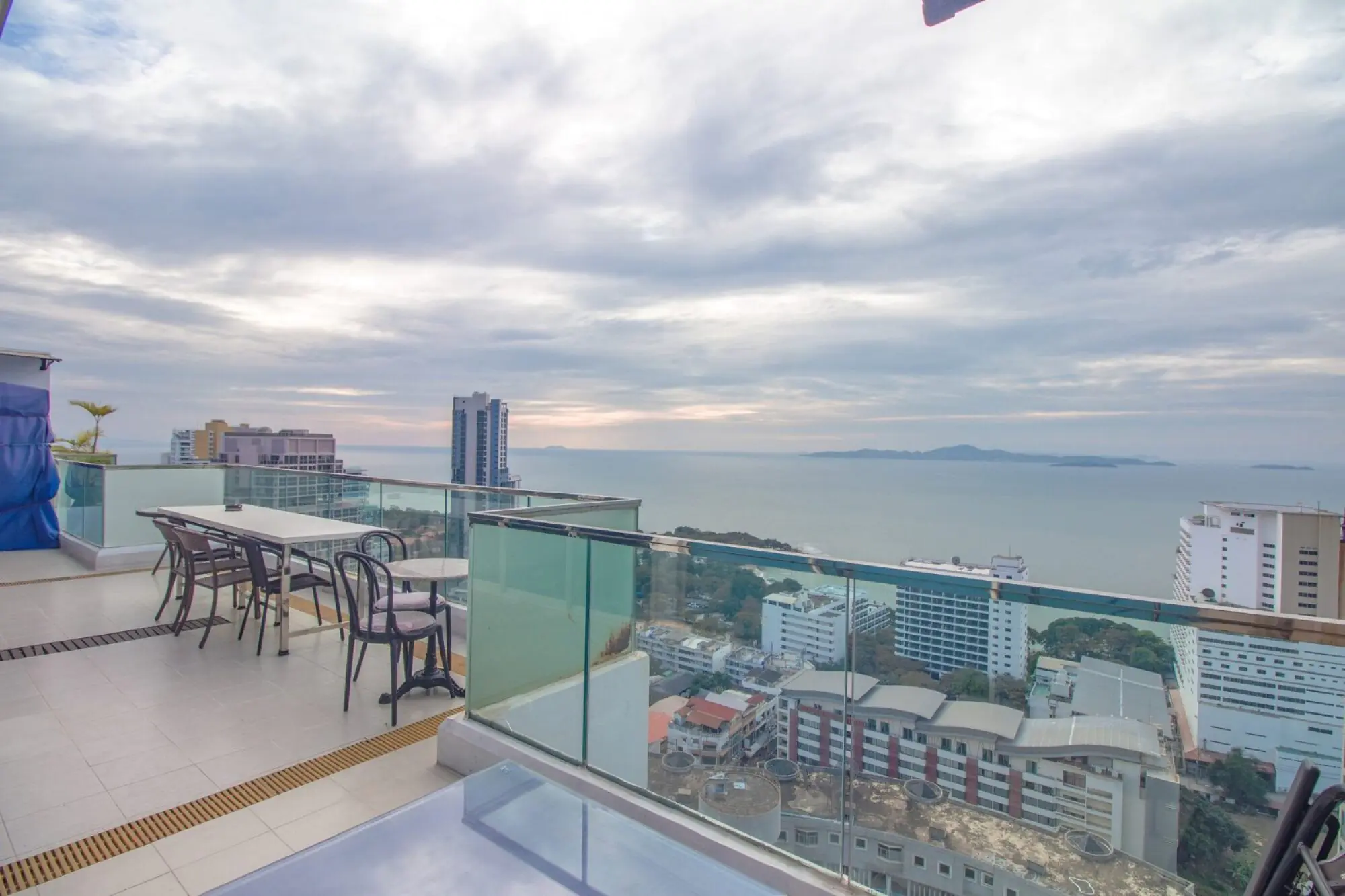 The Cliff 1BR Sea view, 27th Floor
