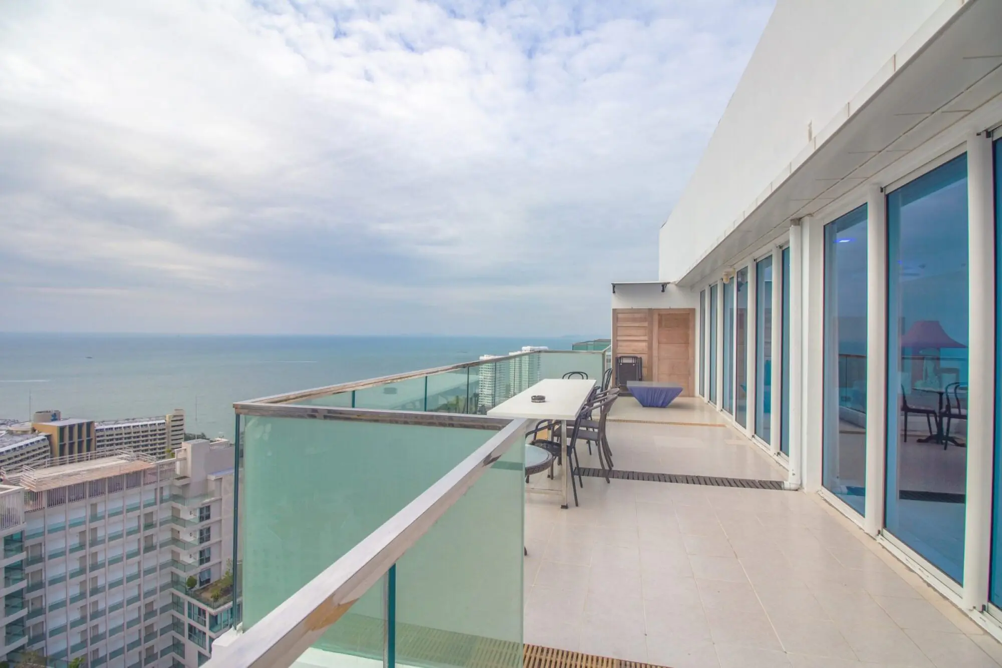 The Cliff 1BR Sea view, 27th Floor