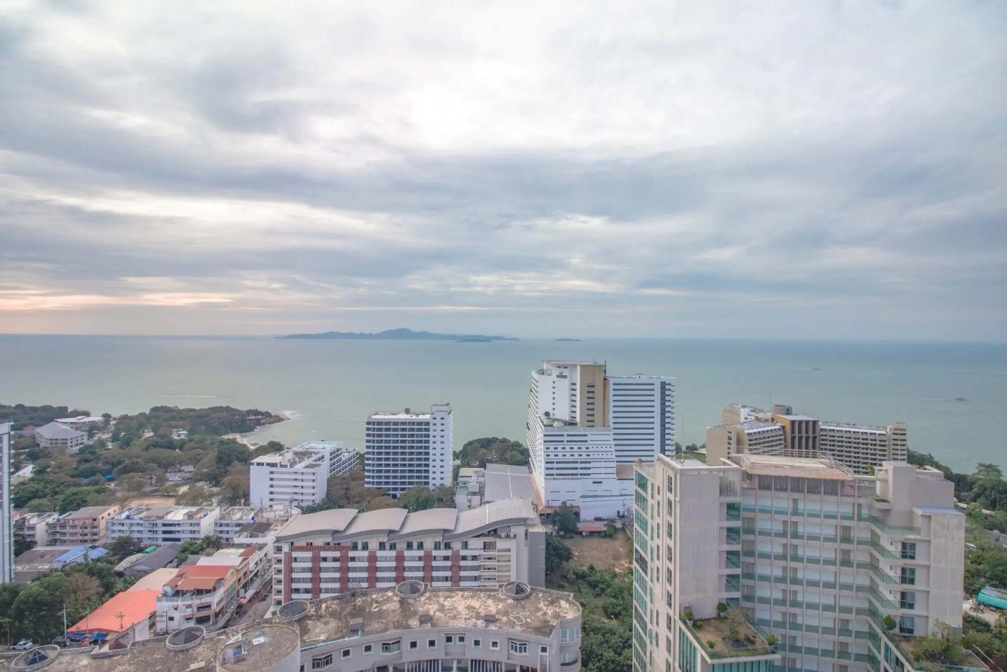The Cliff 1BR Sea view, 27th Floor