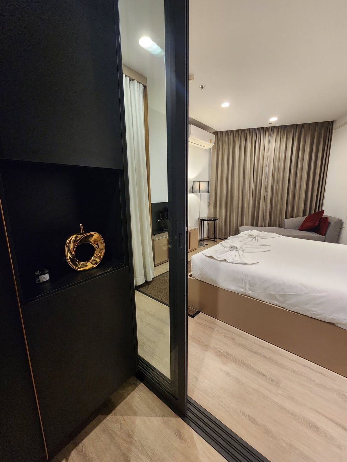 EDGE Central Pattaya 1BR Condo, 9th Floor