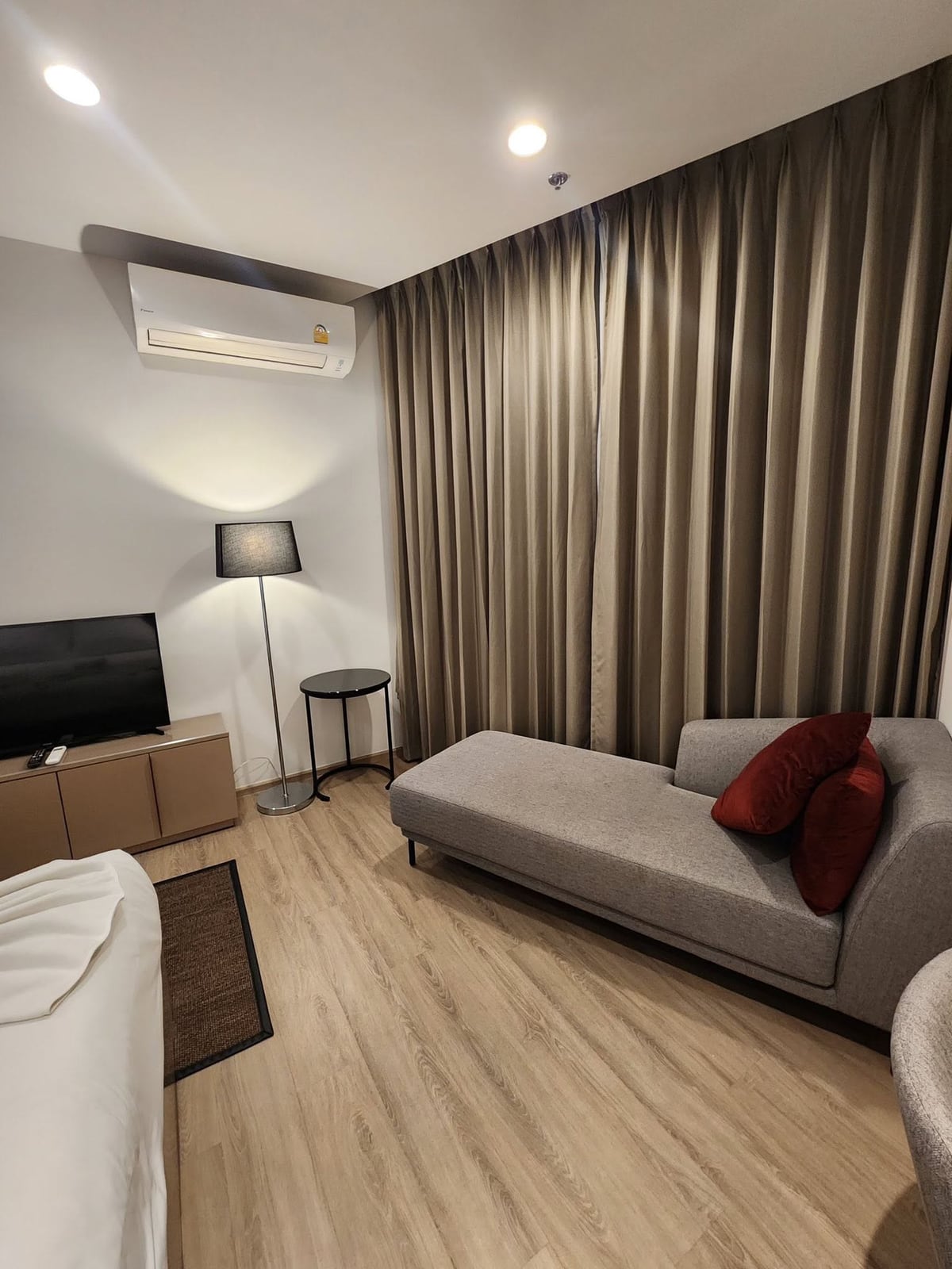 EDGE Central Pattaya 1BR Condo, 9th Floor